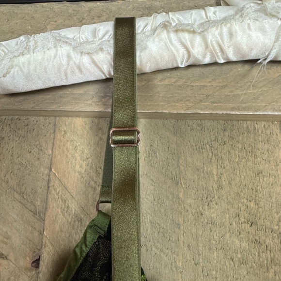 Savage X FENTY Sorry Not Sorry lace  balconette bra Green Size 36DDD / 36F - Picture 9 of 15